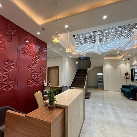Hotel Satsang Grand Варанаси Екстериор снимка