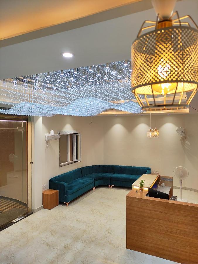 Hotel Satsang Grand Варанаси Екстериор снимка