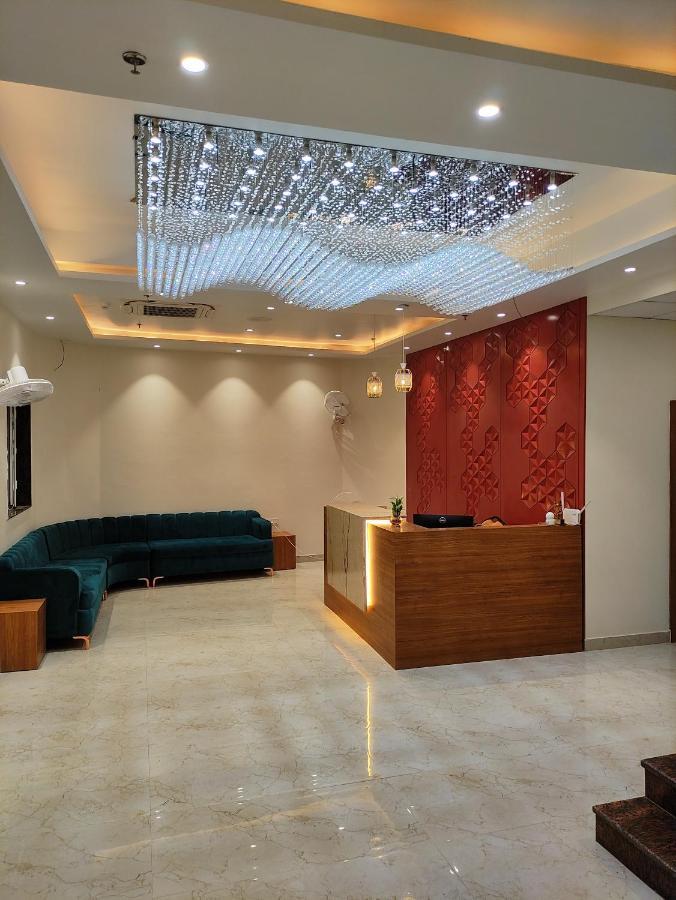 Hotel Satsang Grand Варанаси Екстериор снимка