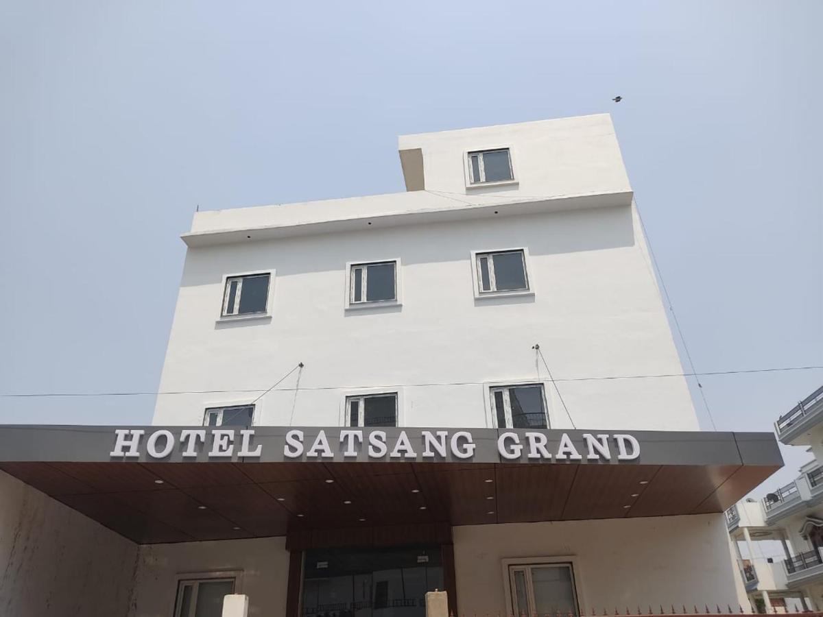 Hotel Satsang Grand Варанаси Екстериор снимка