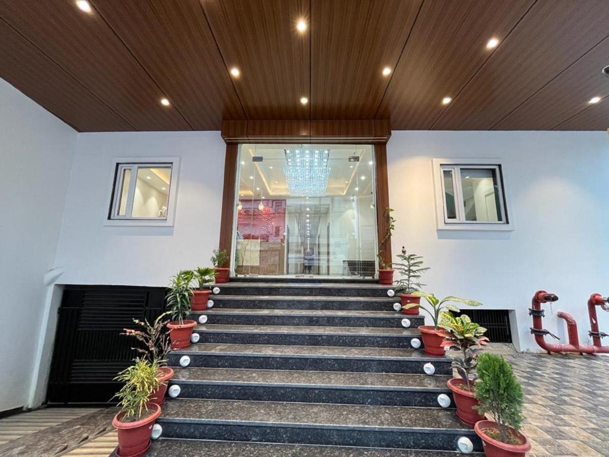 Hotel Satsang Grand Варанаси Екстериор снимка