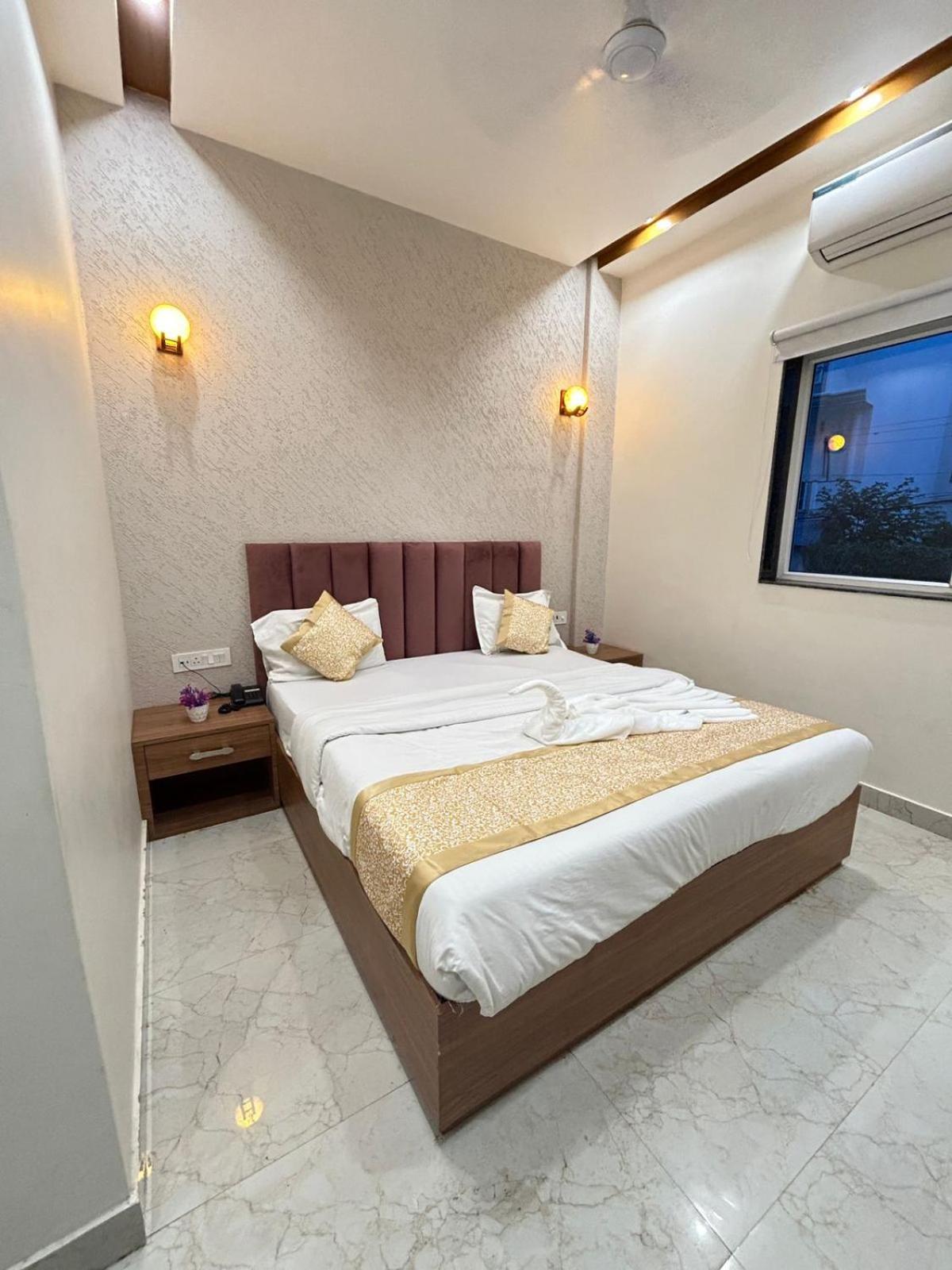 Hotel Satsang Grand Варанаси Екстериор снимка